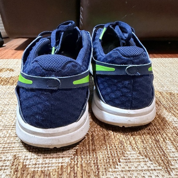 NIKE Seahawks Train Speed Lime Green and Navy Sneakers - M8.5/Euro 42. RARE! 💚💙💚 - Picture 4 of 8